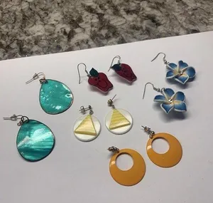 Lot Of 5 Costume Earrings Pierced Dangle Variety thumbnail 1