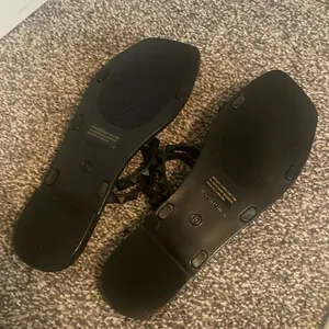 Sandles thumbnail 2