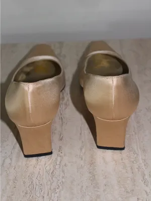 St. John Gold Heels Size 8B thumbnail 9