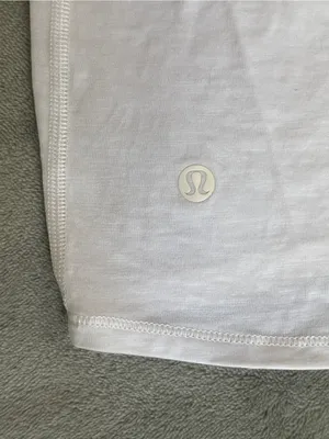 Lululemon love tee White round V-Neck T-shirt Classic Lightweight streetwear 8 thumbnail 8