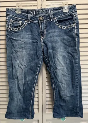 Miss Chic Size 11 Junior's Capri Jeans Rhinestones Embroidered Studded thumbnail 1