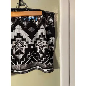 Express Women's Size Large Mini Skirt Black Silver White Sequins Aztec Pull On thumbnail 10