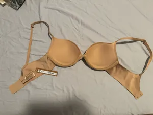 SKIMS Ultimate Push-Up Plunge Bra thumbnail 2