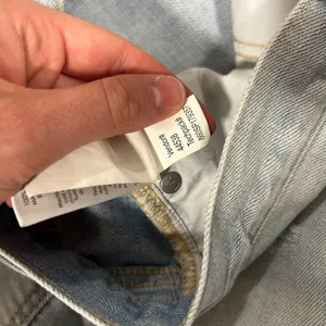 PacSun Boyfriend Jeans Light Wash Distressed‎ Ripped Raw Hem Women's Size 28 thumbnail 5