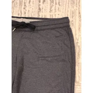 Nike women's small gray cropped jogger sweatpants thumbnail 3