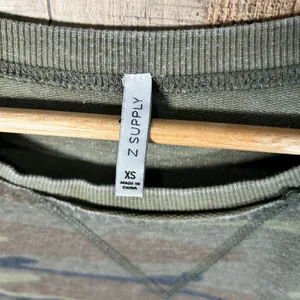 Z Supply XS Camo Weekender Pullover Sweatshirt Baby French Terry Distressed thumbnail 5