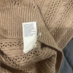 American Eagle Wool Blend Knit Sweater Tan Size XS. 3 button detail on sleeve. thumbnail 5