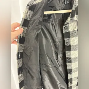 Forever 21 Plaid Shacket Black &‎ White Buffalo Lined Size Large EUC thumbnail 3