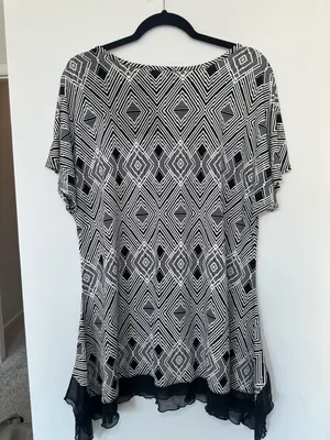 Cato Women's Black and White Geometric Print Tunic Top with Sheer Hem Size XL thumbnail 3