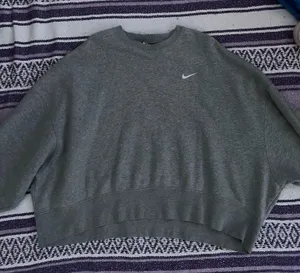Nike Cropped Crewneck Oversized thumbnail 2