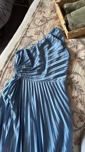 Abercrombie Giselle One-Shoulder Pleated Maxi Dress thumbnail 5
