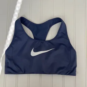 NWOT Nike Women's Navy Sports Bra thumbnail 4