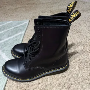 Dr. Martens Lace Up boots thumbnail 2