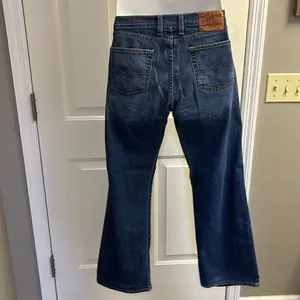 Lucky Brand Medium Blue Distressed 5- Pocket Mid-Rise Flare Jeans-Size 32/14 thumbnail 7