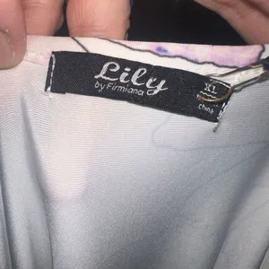 Lily By Firmiana XL daisy floral flowy v-neck blouse thumbnail 3