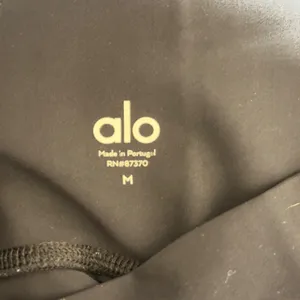450 | Alo Yoga Airbrush Womens Medium Ripped Laser Cut High Waist Leggings Black thumbnail 6