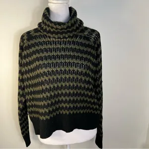 John + Jenn casual Olive and Black Checkered Turtleneck‎ Sweater size M thumbnail 2