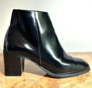 Hunt Club Victoria Black Leather Ankle Boots Chelsea Block Heel Italy Size 8.5 M thumbnail 1