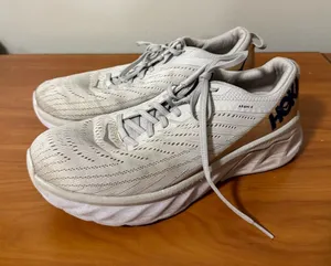 Hoka Women's Arahi 4 White Copper Sneaker Running Athletic Workout‎ 10.5 thumbnail 1