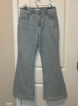 Abercrombie The Stretch Flare Ultra High Rise Light Wash 3R20 thumbnail 3