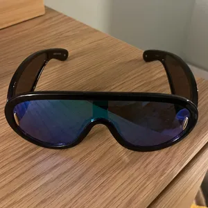 Black Aviator Sunglasses with Reflective Lenses thumbnail 3