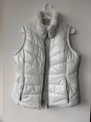 Calvin Klein White Puffer Vest - NWT - Size Medium thumbnail 1