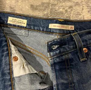 Levi's Ribcage Shorts thumbnail 4