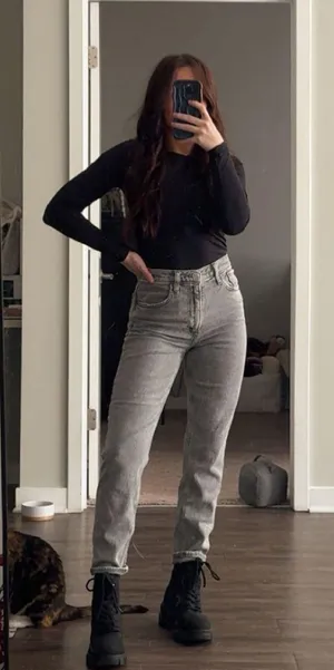 Abercrombie Mom Jeans thumbnail 1