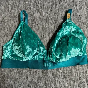 Victoria’s Secret Pink Women’s Green Bra thumbnail 1