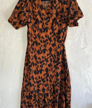 C+D+M Leopard Print Wrap Dress Womens Large Rust Orange Short Sleeve Tiered Midi thumbnail 1