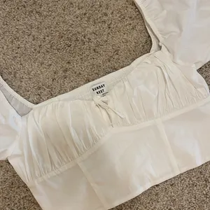 Aritzia Sunday Best white crop top size med NWOT #105 thumbnail 4