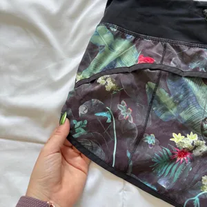 Lululemon Speed Up Low-Rise Lined Shorts 2.5 Lush Oasis Floral Womens 6 Active thumbnail 6