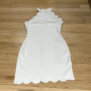 Charlotte Russe White Fitted Scalloped Dress XS thumbnail 2