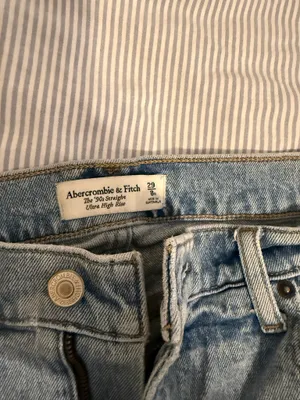 Abercrombie The 90s Straight Ultra High-Rise Distressed Light Wash Jeans thumbnail 2