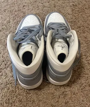 Air Jordan’s Gray Size 8 thumbnail 2