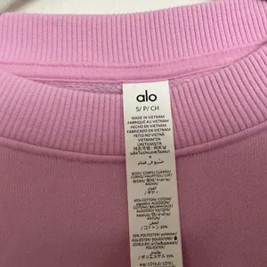 Alo Yoga Cropped Accolade Crewneck Candy Heart Pink S thumbnail 4