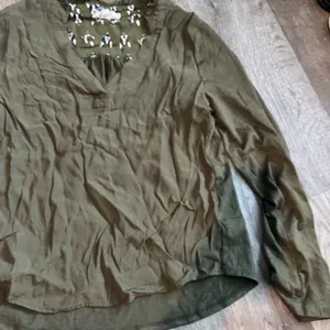 Anthropologie‎ Porridge Aidan Shirt Top Green Size S 3/4 Roll Sleeve Dog Detail thumbnail 6
