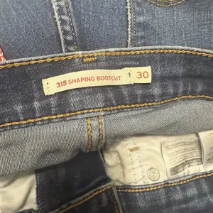 Levis 315 Jeans Womens 30 Blue Shaping Boot Cut Mid Rise Medium Dark‎ Wash Denim thumbnail 3