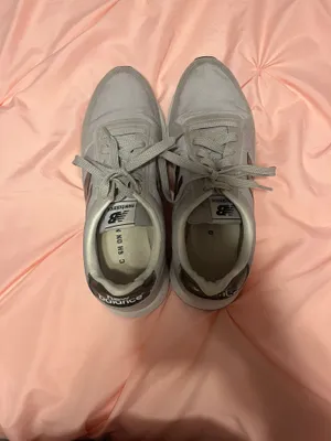 New Balance Woman’s Gray 520s thumbnail 3