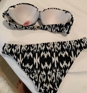 Victoria's Secret Swimsuit thumbnail 2
