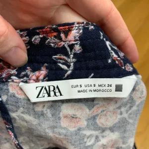 Zara Womens Small Navy Blue Floral Tiered Ruffle Crop Top Spaghetti Strap Cotton thumbnail 5