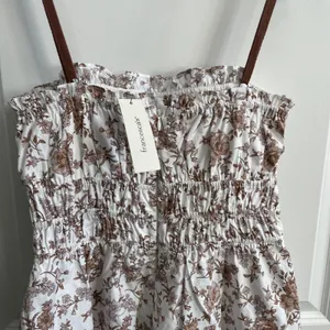 Francesca's Floral Romper Womens Medium White Brown Cottagecore Tiered‎ Ruffle thumbnail 4