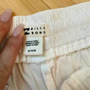 Billabong Women's Road Trippin Cotton Elastic Waist Shorts Size M White NWOT thumbnail 4