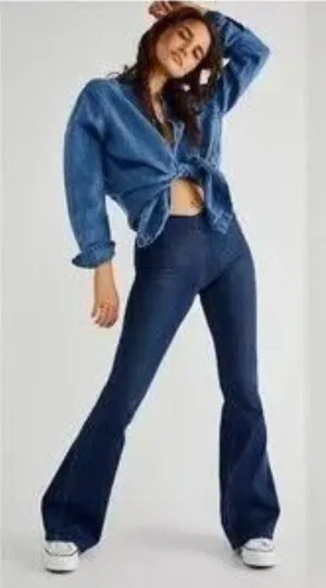 Free People We The Free‎ Dark Wash Penny Pull On Flare Boho Jeans thumbnail 1