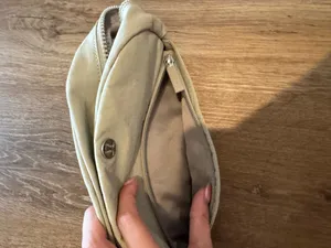 Lululemon pouch thumbnail 3