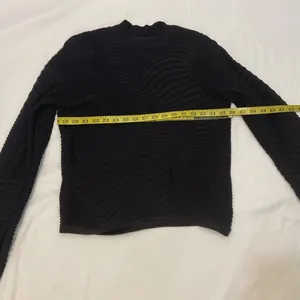 272 Nike Women’s Black Long Sleeve Spandex Muck neck Top .Size-Large. thumbnail 4