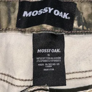 Mossy Oak Green and Brown Camo Hunting Jeans Woman’s 16 Cut Off thumbnail 7