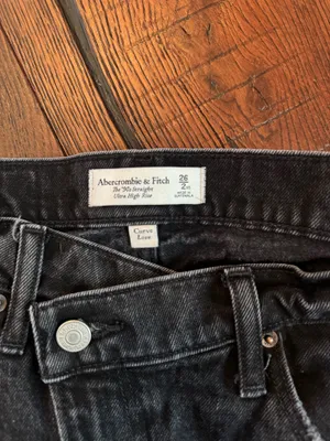 Abercrombie 90s Ultra High-Rise Jeans Curve Love thumbnail 2