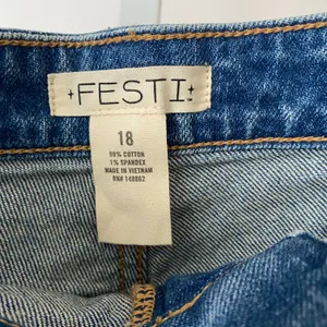 FESTI Torrid 18 Blue Denim Distressed Frayed Hem Festival‎ coastal cowgirl thumbnail 4
