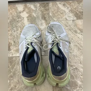 ON CLOUDFLYER 4 Womens Size 9 Running Shoes White/Pink-Yellow thumbnail 3